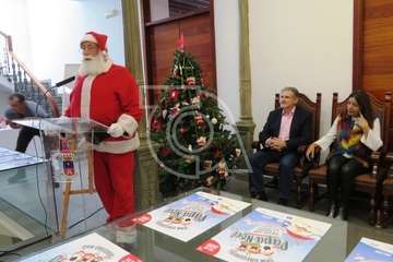 Música e ilusión en grandes dosis para recibir a Papá y Mamá Noel en Los Llanos (Foto TA)